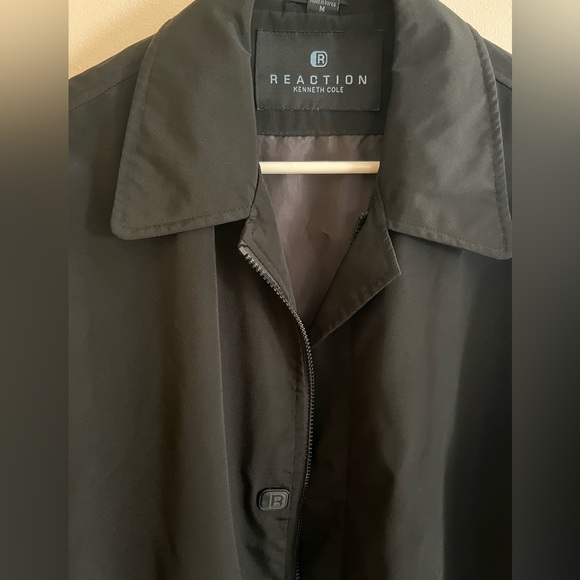 Men’s- Windbreaker - Picture 3 of 4